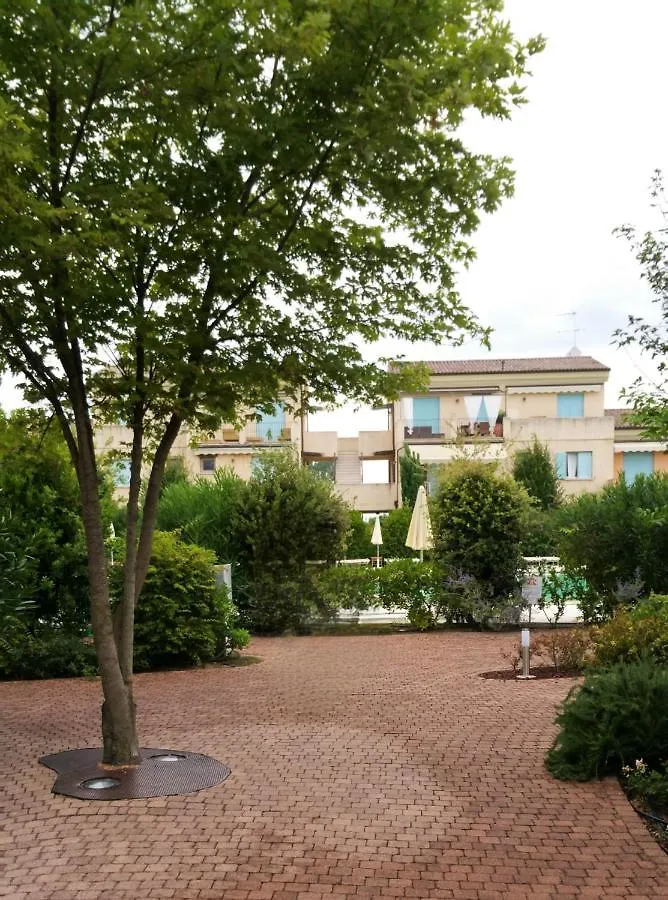 Family Garden Apartment - Borgo Dei Fiori Τζεσόλο Λίντο